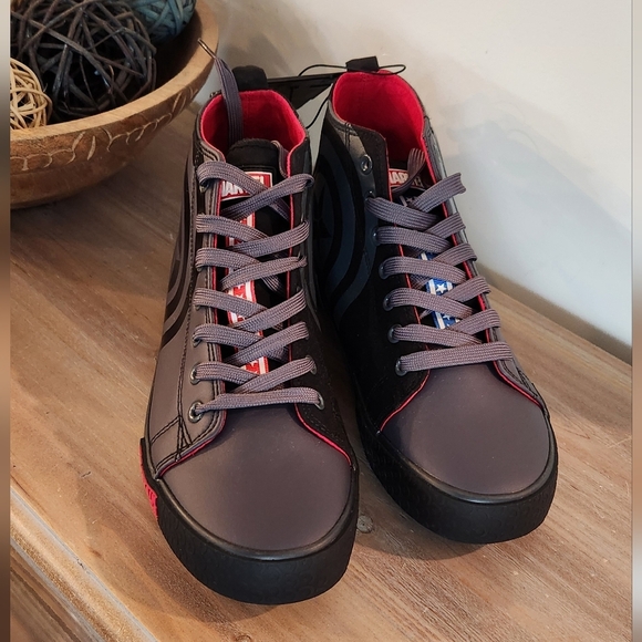 👟 Captain America High-Top Sneakers – Size 10 – Marvel Avengers – New with Tags - Picture 3 of 14